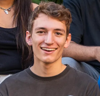 Photo of Lucas Harvey